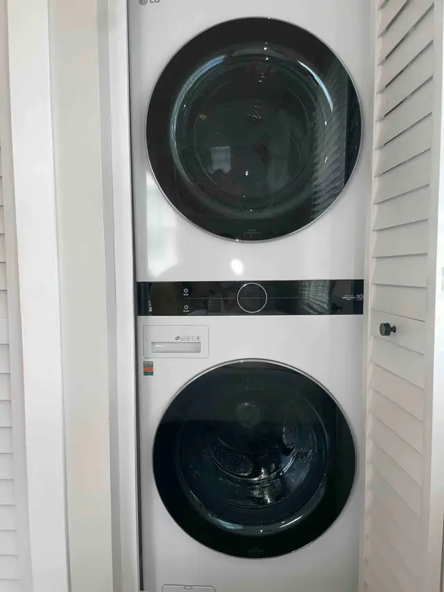Washer and dryer at villa 5092